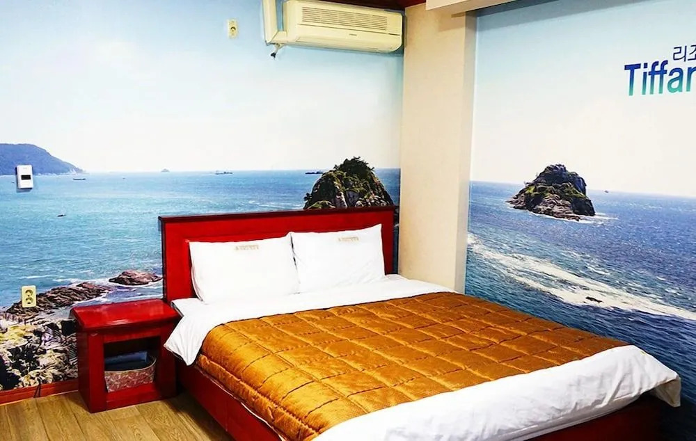 Tiffany Resortel