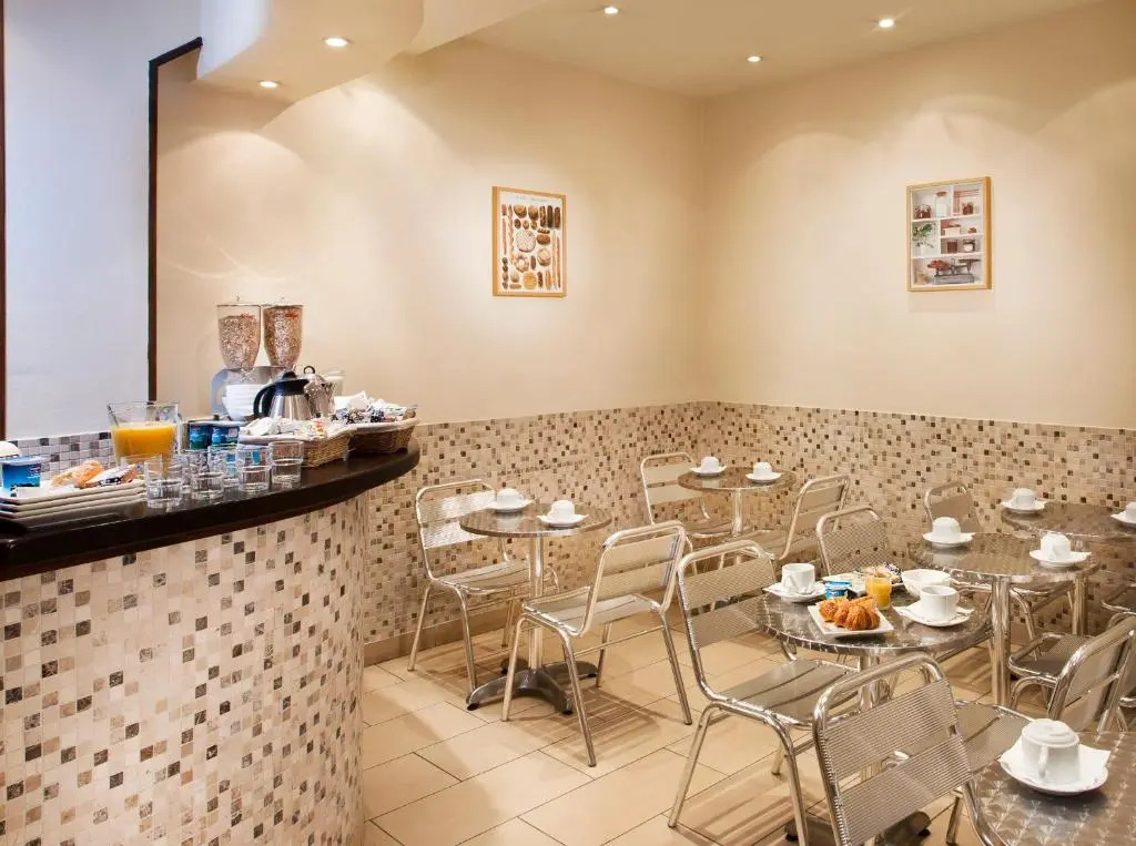 Merryl Hotel