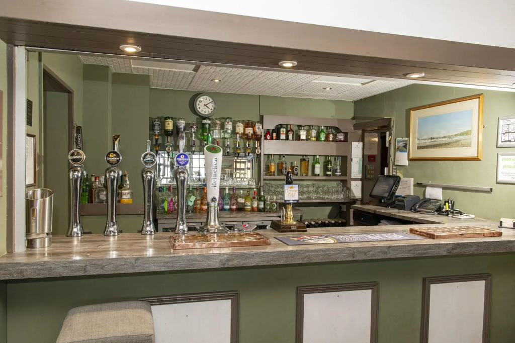 Nomi Rooms & Restaurant