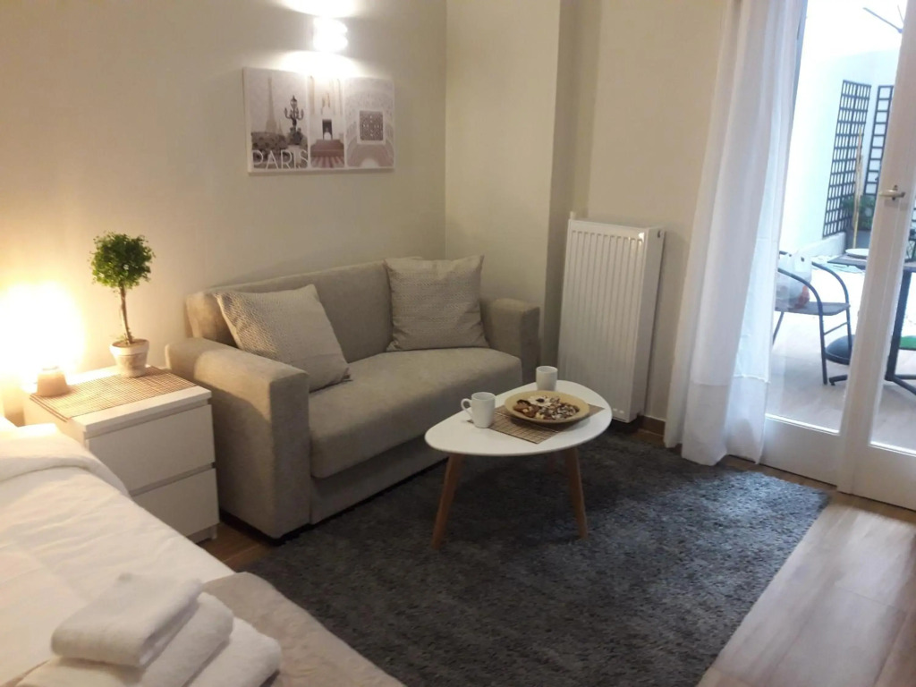 Studio Posh with garden in Kolonaki
