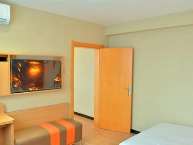 IU Hotel Beijing West Coach Station Liuliqiao East Metro Station