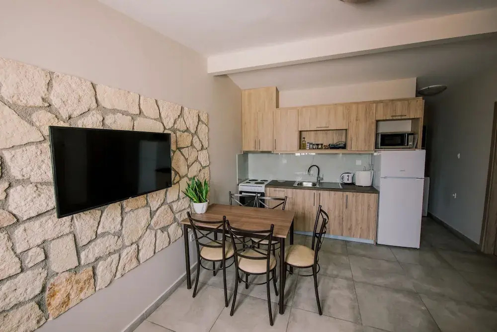 Acrocorinth Apartments