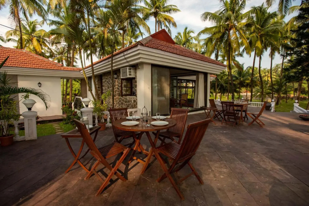 Casa Del Mer by StayVista - Nearby beach with, sea-view rooms & coconut farm