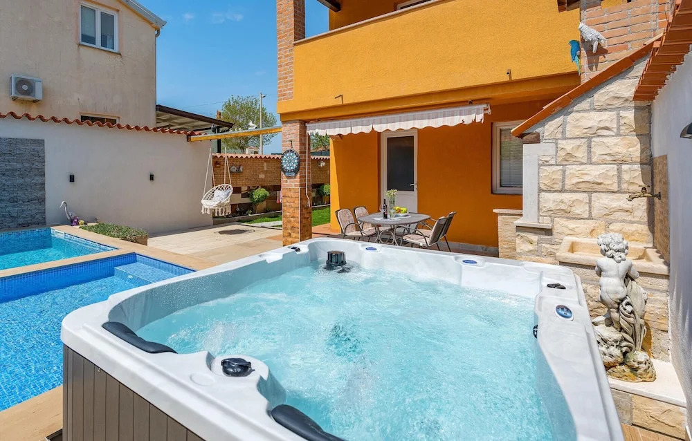 Awesome Home in Baderna With Wifi and 2 Bedrooms