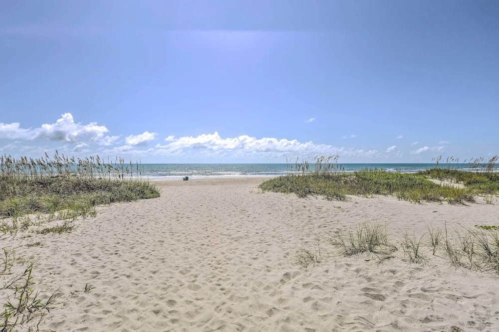 'the Palms' Cocoa Beach Condo: Walk to Beach!