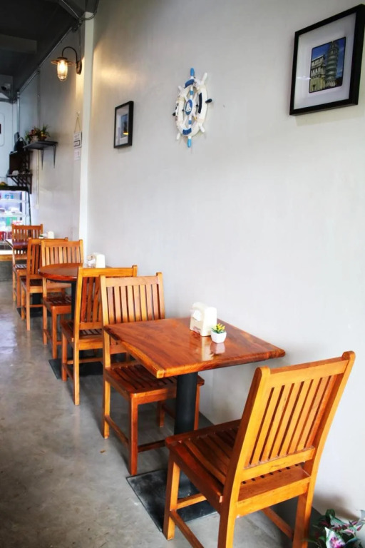My Box Hostel  Cafe
