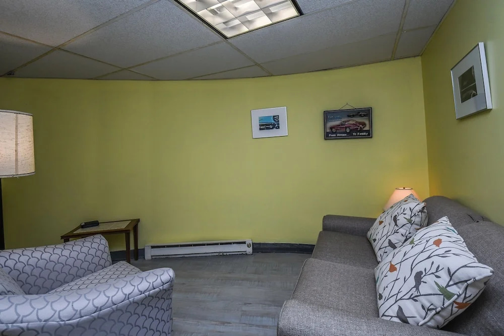 Retro Lake Landing 3 Bedroom House