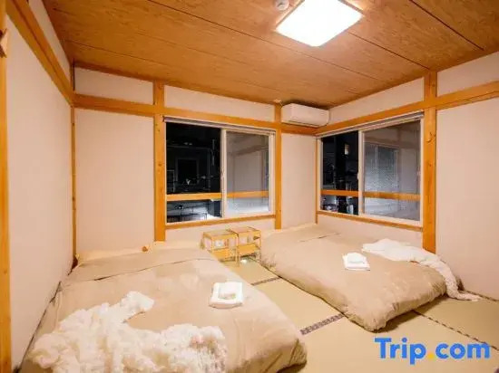 Yuzawa Onsen Lodge House A