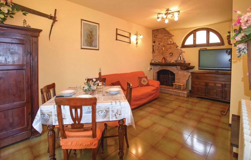 3 Bedroom Cozy Home In Camaiore