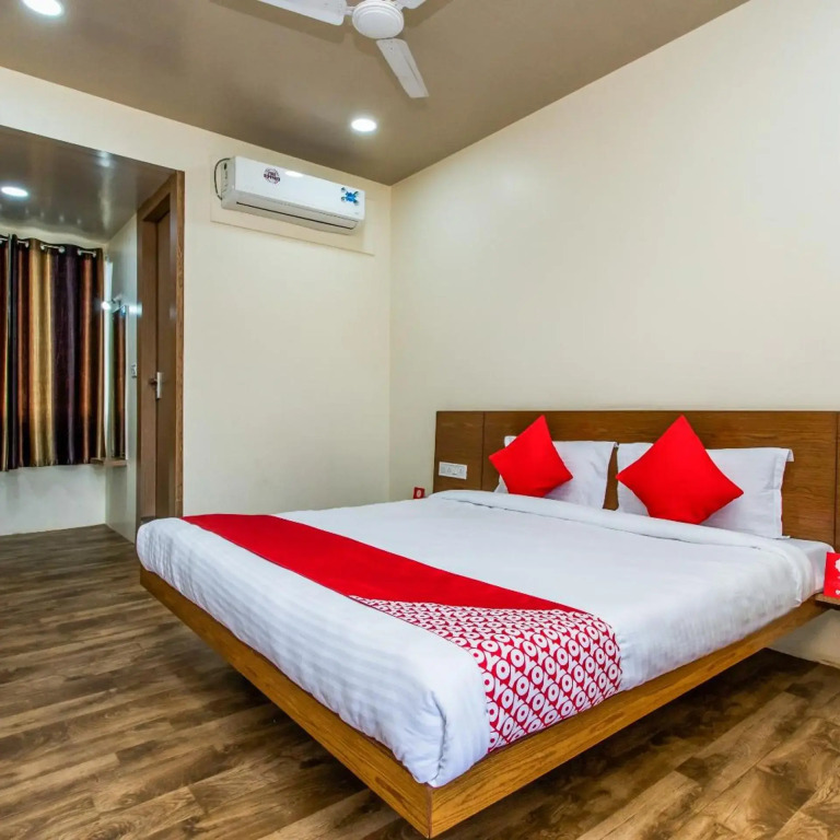 OYO 11929 Hotel Ridhi Sidhi