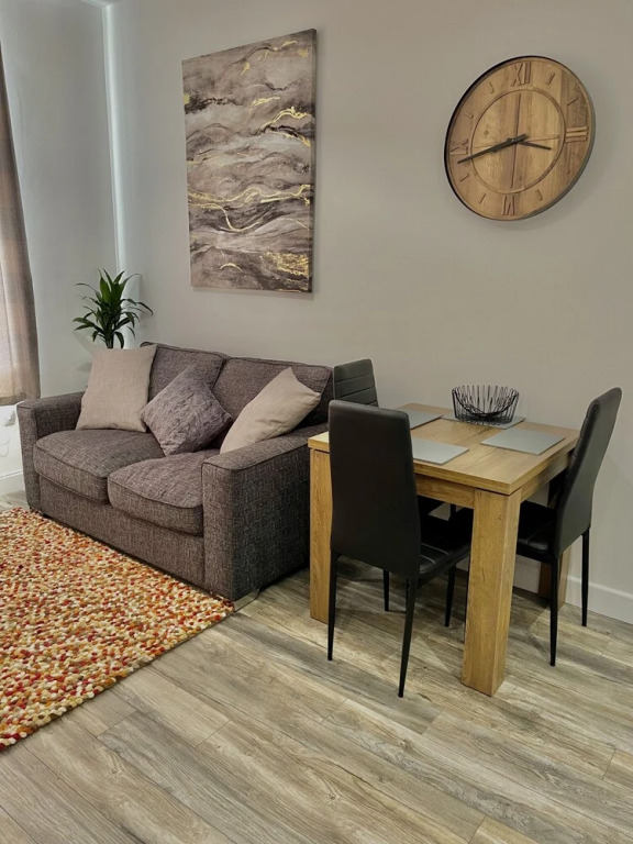 5 Breaside Hideaway