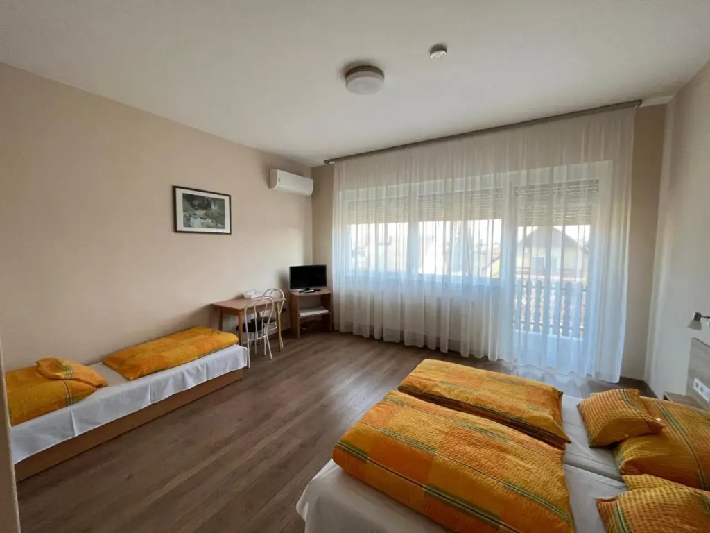 Globus Guesthouse, Vendégház