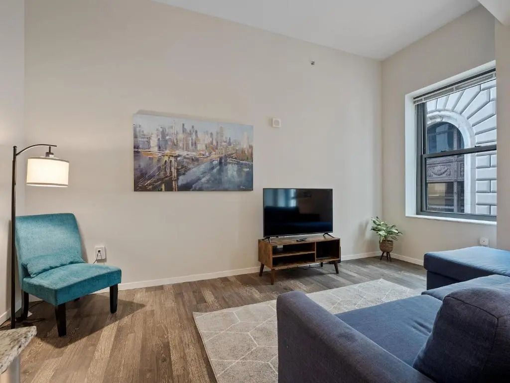 Heart of Downtown with Amazing Amenities steps from Nightlife 503