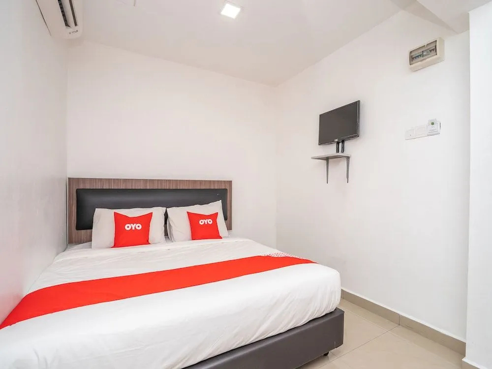 OYO 44093 VRM Hotel