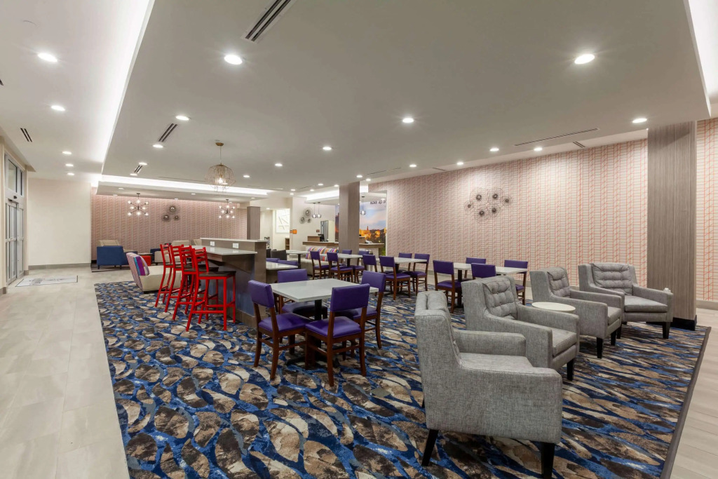 La Quinta Inn & Suites by Wyndham Lafayette Oil Center