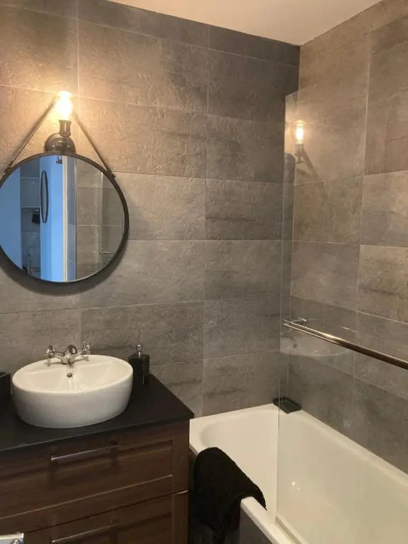 Comfy flat 7 min away from Disney