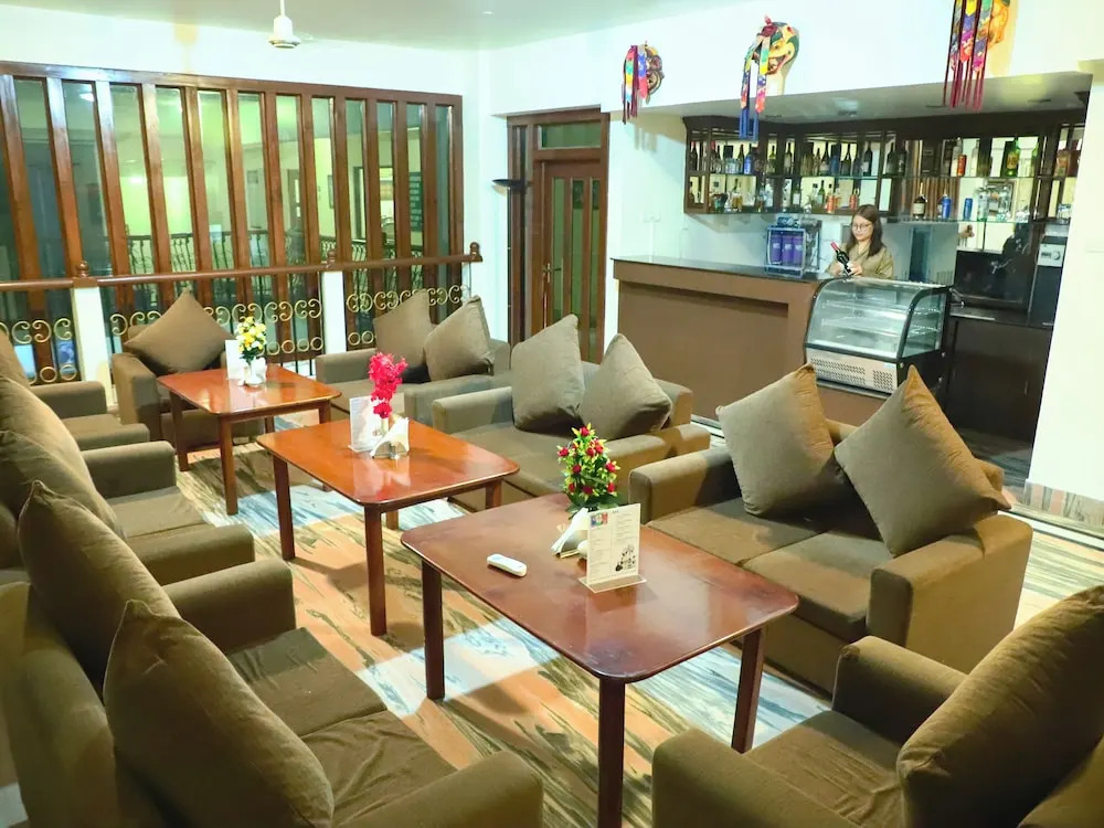 lhaki Hotel
