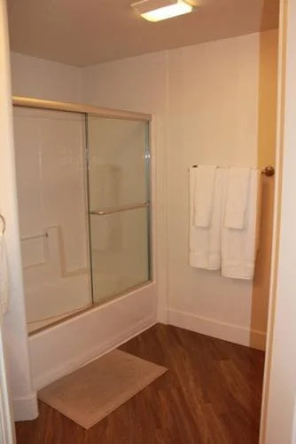 Oakwood At 1060 Glendon Avenue