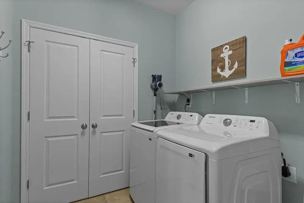 Linger Longer 3 Bedroom Home by RedAwning