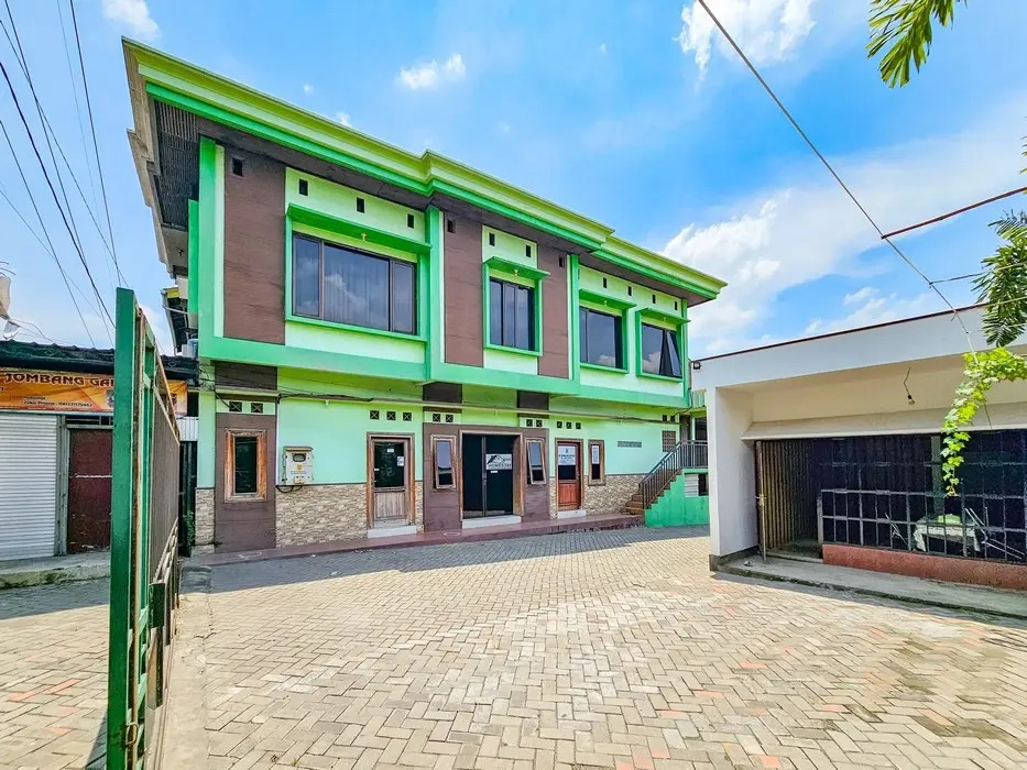 RedDoorz Syariah near Stadion Merdeka Jombang