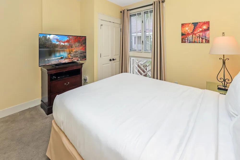Market Street Inn 248- Beauty by the Bay