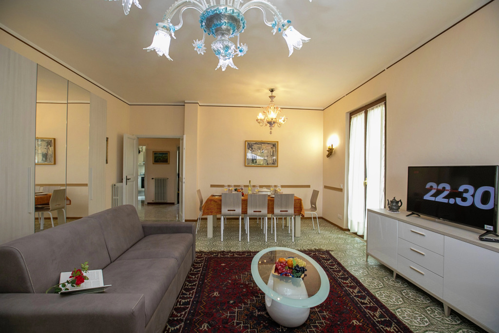 Villa Alberti 900m from Garda lake with Garden