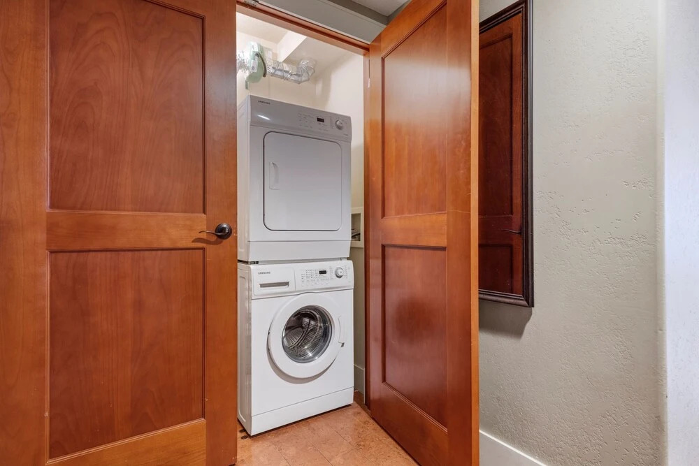 Exquisite 2BR/2BTH Luxury Condo with Mountain View