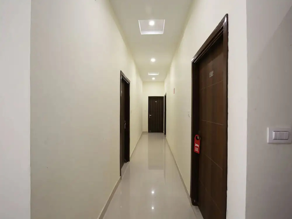 OYO 9727 Hotel Welcome Inn 2
