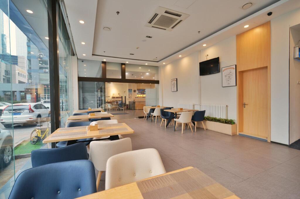 Madison Hotel Qingdao City Center (May Fourth Square)