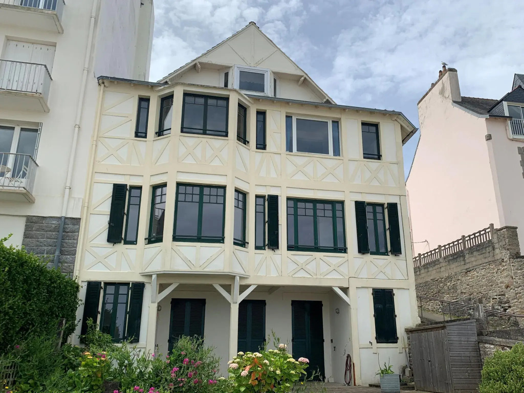 Duplex apartment in a prime seafront location, Treboul, Douarnenez