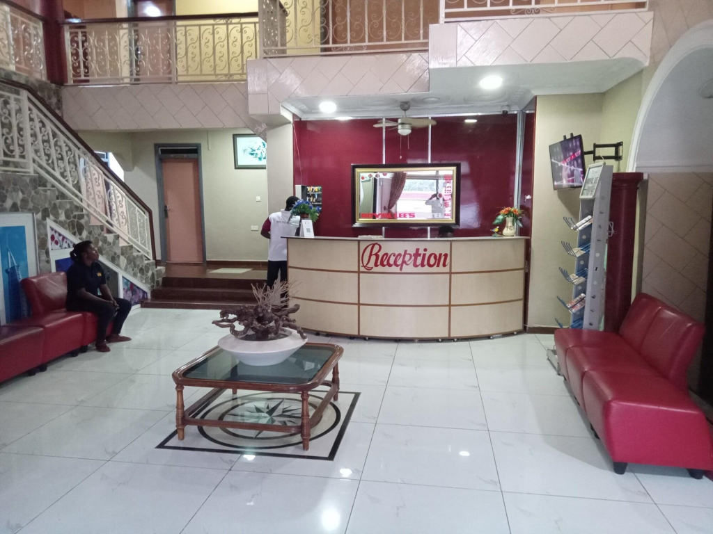 Royal Lee's Hotel