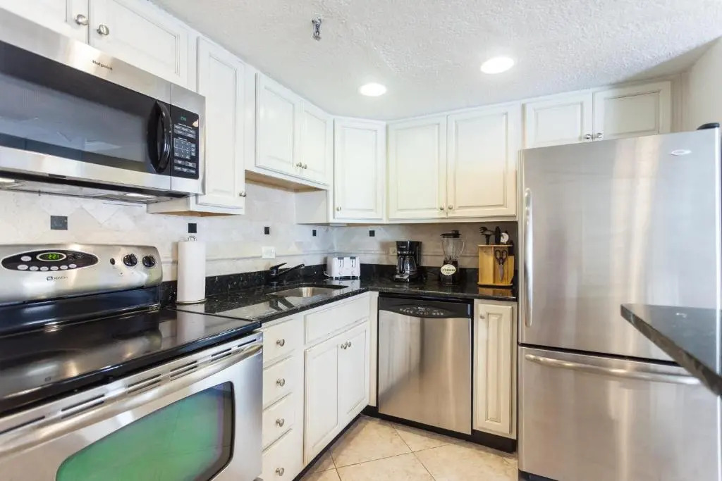 Beachcomber 301, 2 Bedrooms, Near Mayo Clinic, Sleeps 4, Pool