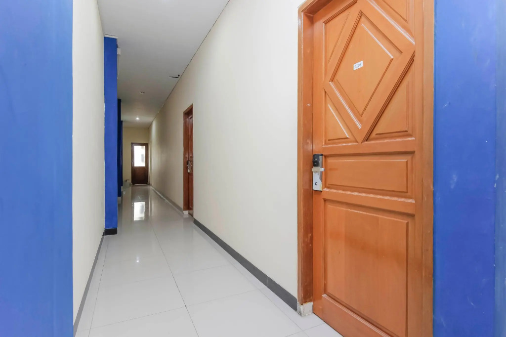 RedDoorz Plus @ Jalan Pemuda Jakarta
