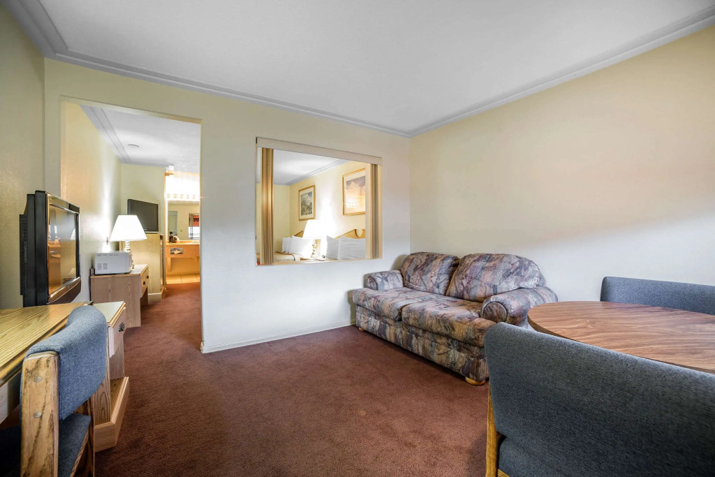 Rodeway Inn & Suites Pronghorn Lodge Lander