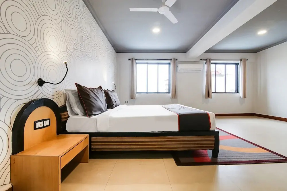 Collection O 30093 Hotel Om Shiv