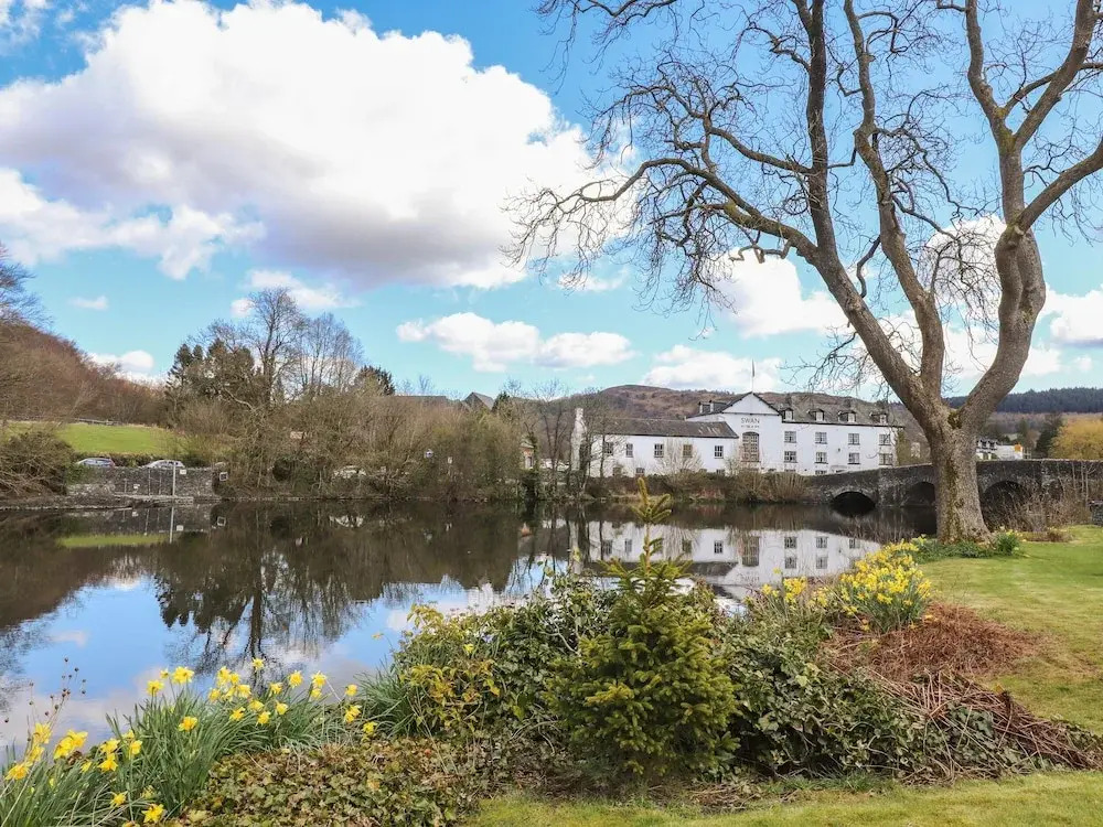 Riverside Hideaway