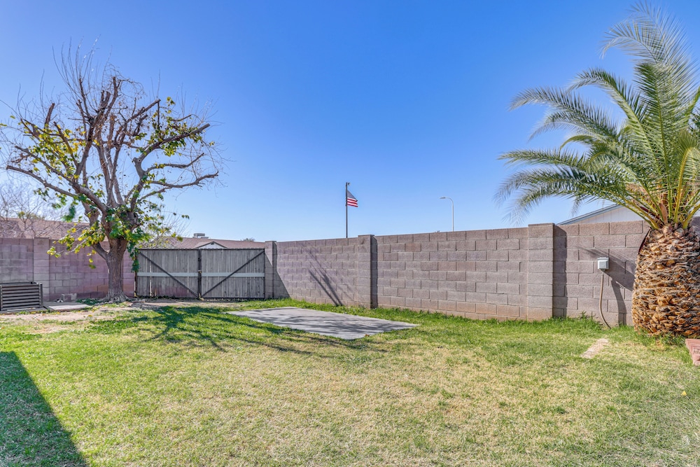 Snowbird Haven w/ Hot Tub! 3 Mi to Dtwn Chandler
