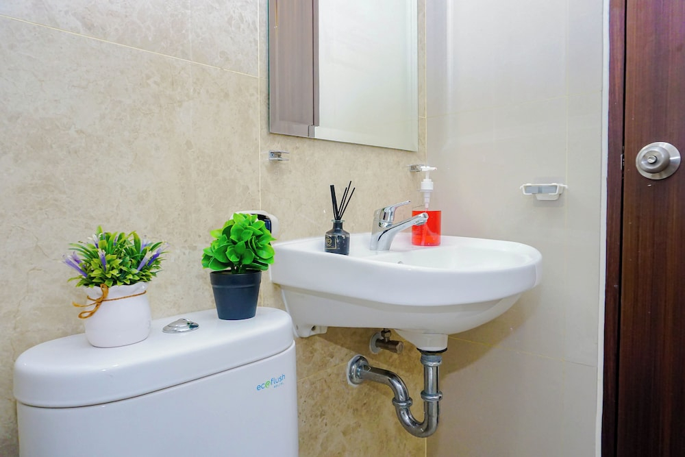 Comfortable And Contemporary 2Br At Apartment Transpark Cibubur