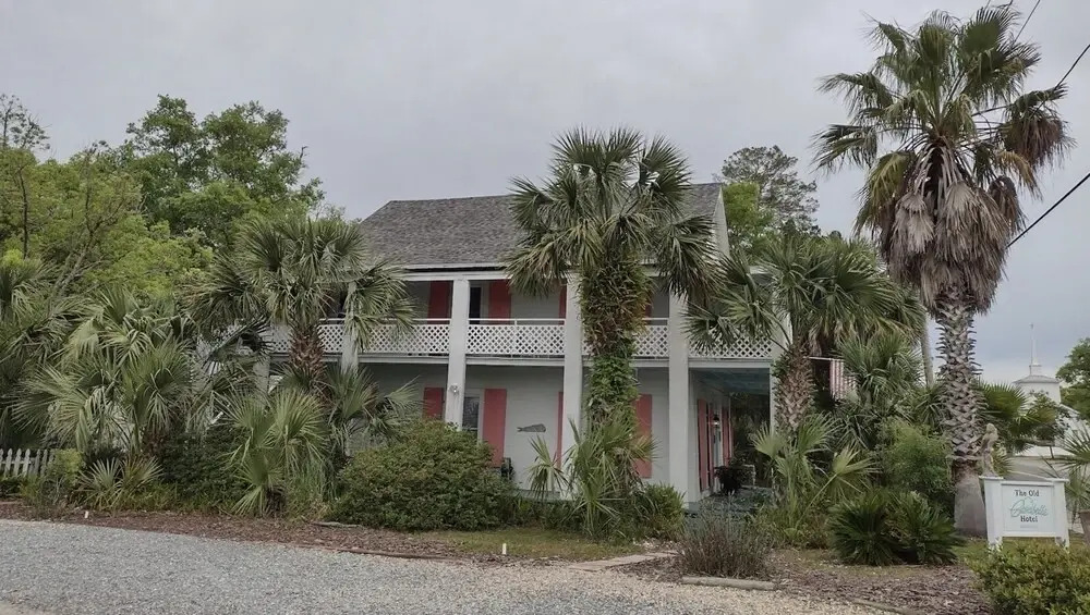 Old Carrabelle Hotel Captains Quarters Suite