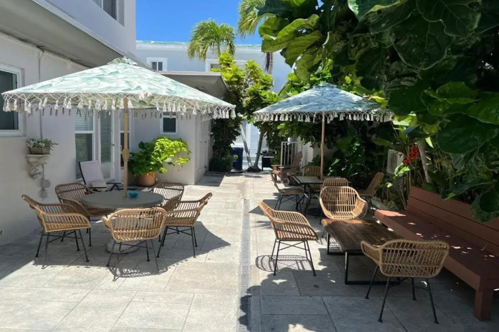 Tiana Beach Inn