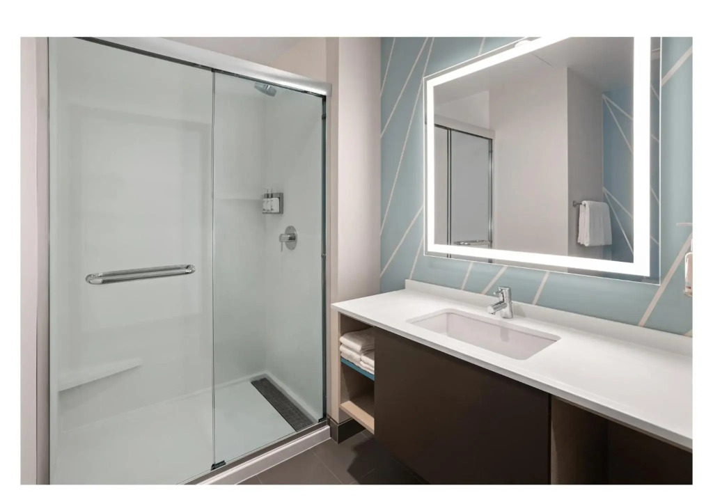 avid hotels - Brooklyn Dyker Heights by IHG