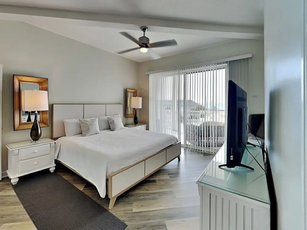 Crystal View #303 by Southern Vacation Rentals