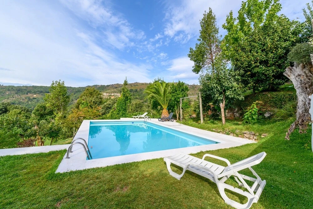 T4 House With Outdoor Pool and Wonderful Views