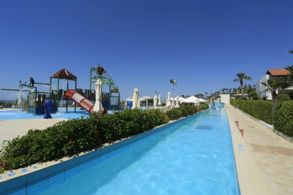 Kapetanios Aqua Resort