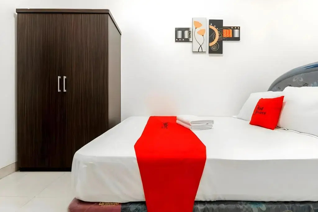 RedDoorz Plus near Trisakti University
