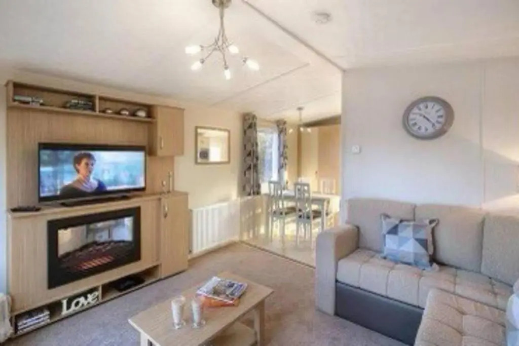 3 Bedrooms Loch Views Heated Pool Close To Beaches
