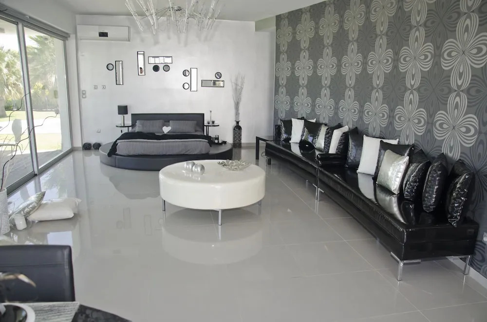 Ktima Reveli Black Suite2-4 Persons