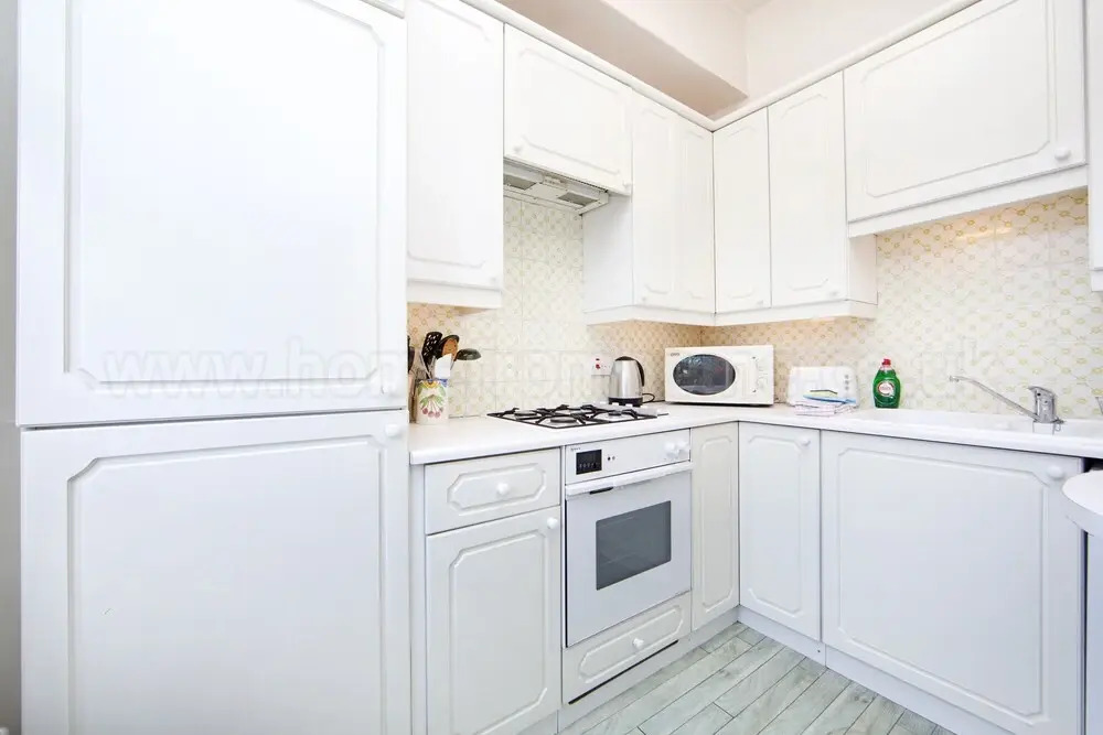 Brunswick Gardens - Cosy Apartment in a Cherry Tree Lined Street- Notting Hill