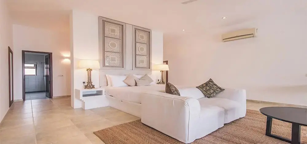 Villa Thuya - 3 Bedroom Oceanfront Villa with Pool