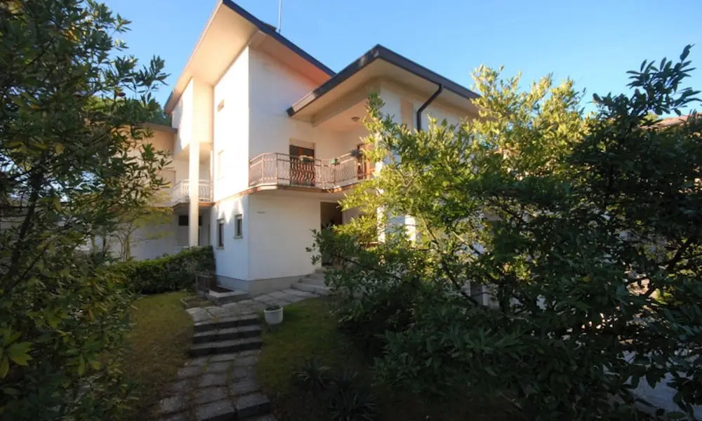 Spacious House With Garden